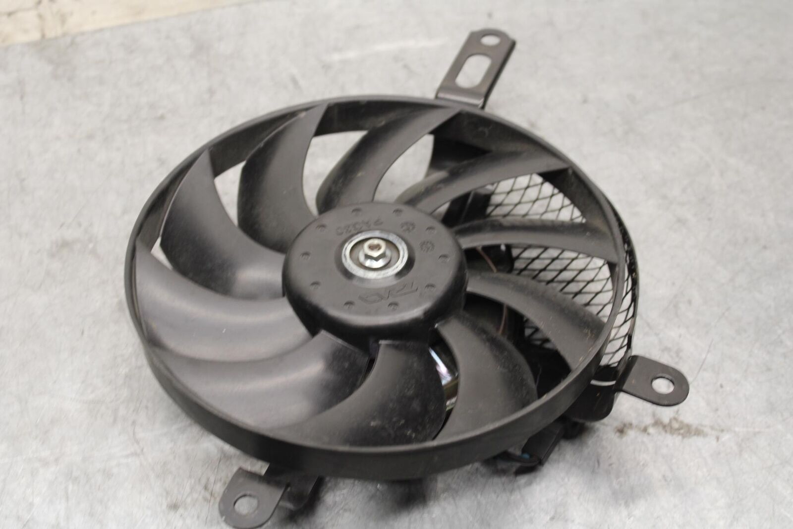 11-23 SUZUKI GSXR 750 ENGINE RADIATOR COOLING FAN BB55