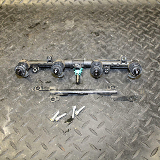 12-16 HONDA CBR1000RR SECONDARY FUEL INJECTORS TOP AIRBOX GAS RAIL BB176