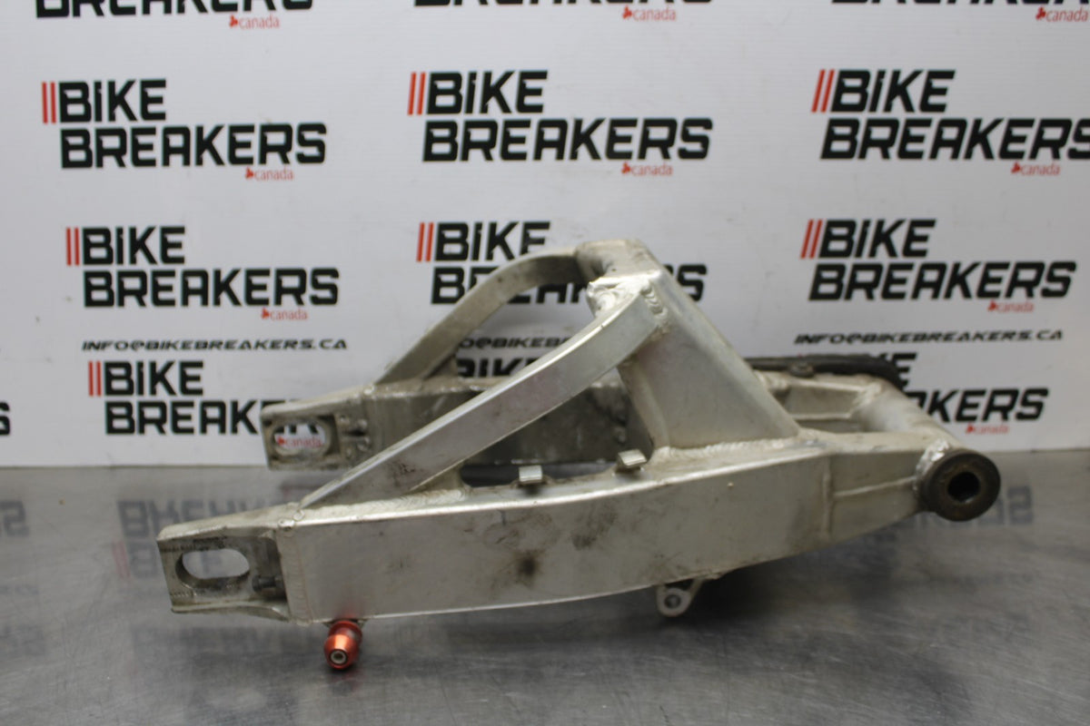00 SUZUKI GSXR750 REAR SWINGARM BACK SUSPENSION SWING ARM BB820