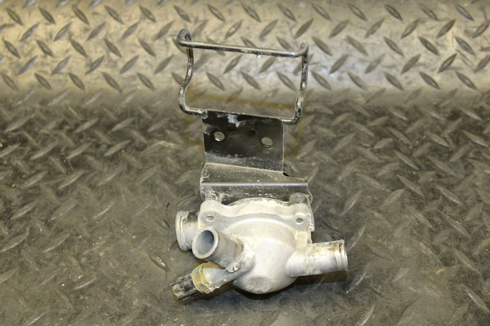 03-08 KAWASAKI VULCAN 1600 THERMOSTAT HOUSING BB193