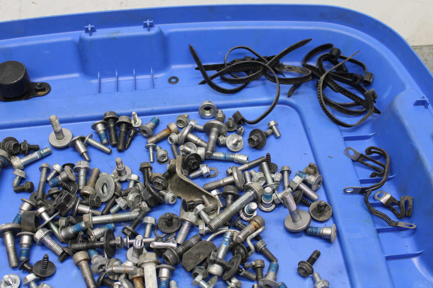 13-16 SUZUKI BANDIT 1250S ABS MOUNTING BOLTS HARDWARE MOTOR SCREWS BB134