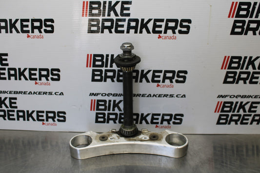 05 TRIUMPH ROCKET III FRONT FORKS CLAMP LOWER TRIPLE TREE STEM BB186