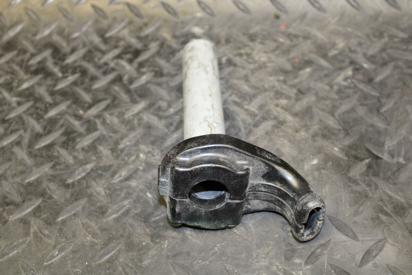 06-07 KAWASAKI NINJA ZX10R THROTTLE CABLE LINE HOUSING GUIDE 32099-1193 BB186