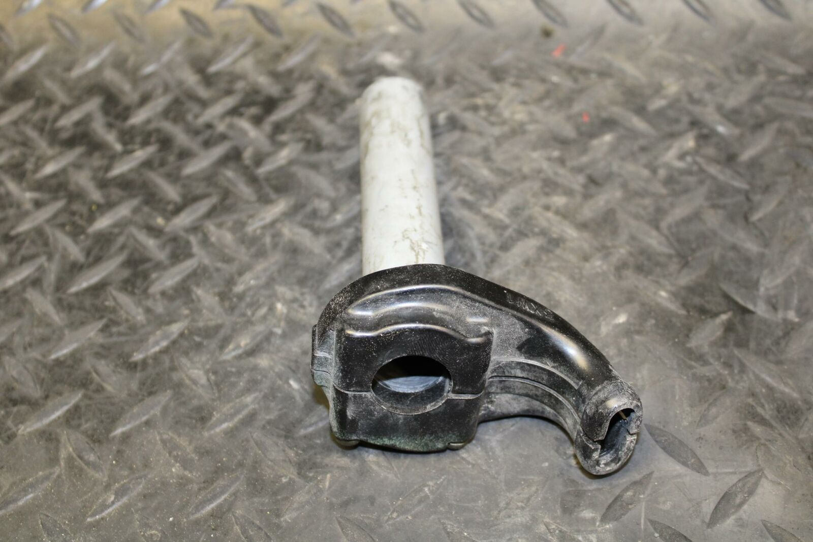 06-07 KAWASAKI NINJA ZX10R THROTTLE CABLE LINE HOUSING GUIDE 32099-1193 BB186