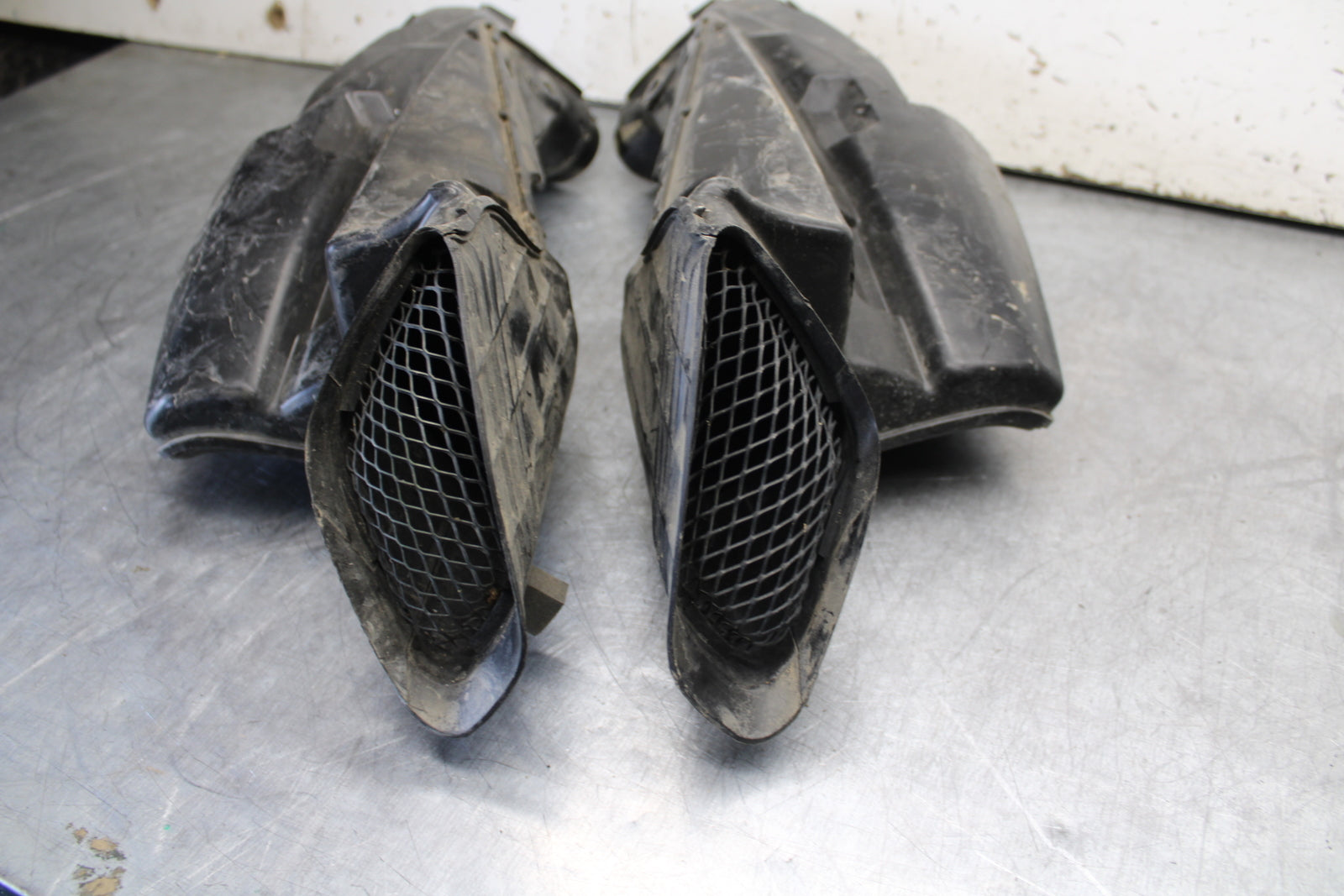 06-07 SUZUKI GSXR 600 RIGHT LEFT AIR INTAKE DUCTS BB243