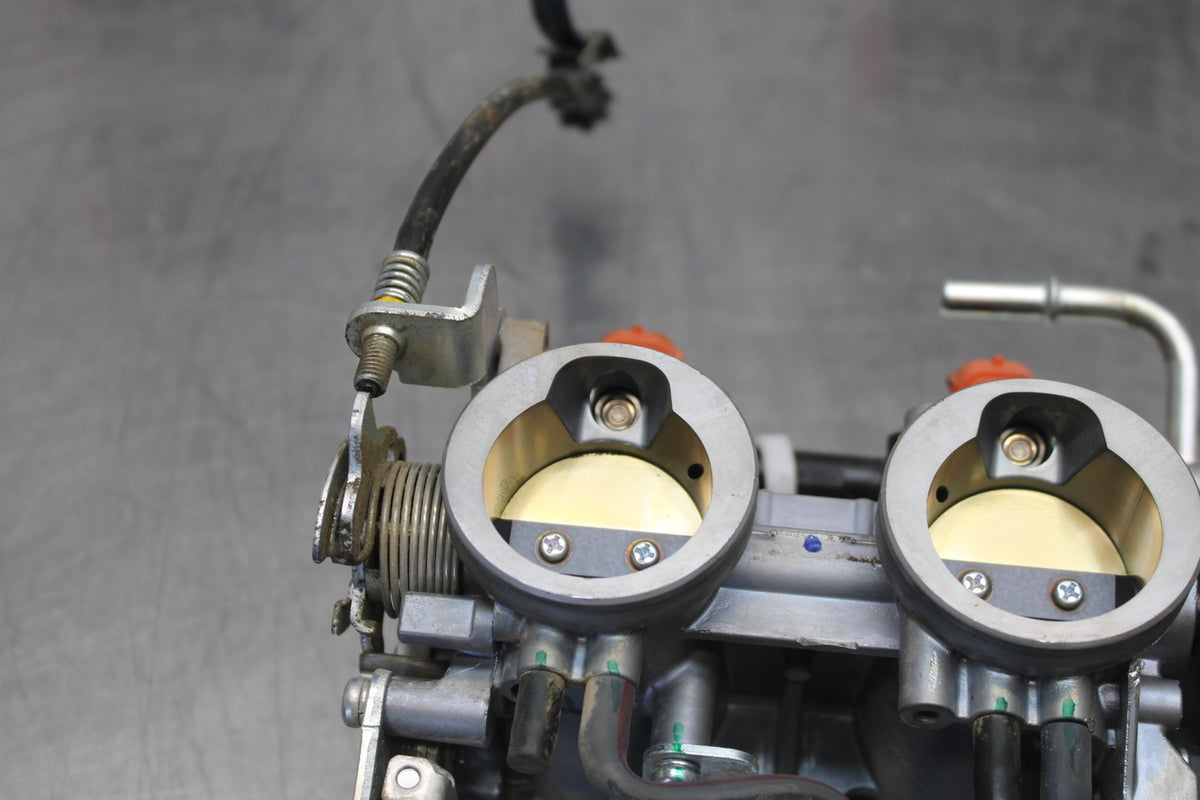24-25 KAWASAKI NINJA ZX6R MAIN FUEL INJECTORS / THROTTLE BODIES BB785