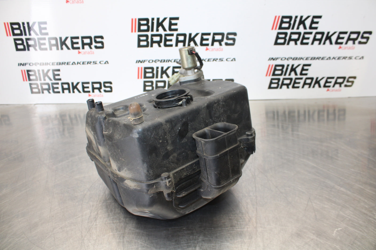03 SUZUKI SV650S AIRBOX AIR INTAKE FILTER BOX BB167