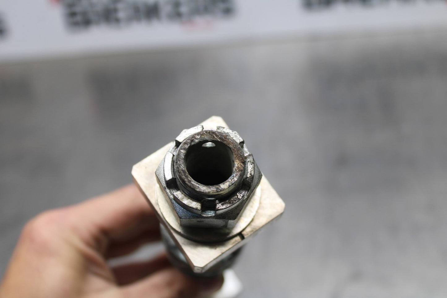 21-23 KAWASAKI NINJA ZX6R REAR AXLE BACK WHEEL RIM PIVOT BOLT AXEL BB179