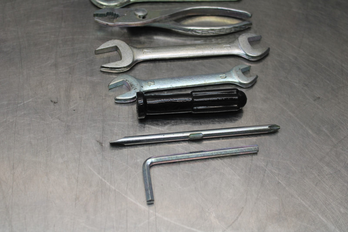 15 SUZUKI GW250F STOCK TOOLS OEM TOOL BAG KIT SET BB789