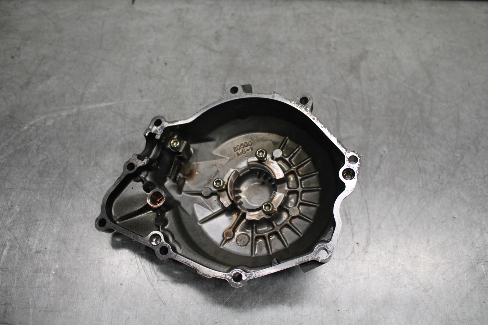 06 YAMAHA YZF R6 STATOR MAGNETO ALTERNATOR GENERATOR COVER BB716