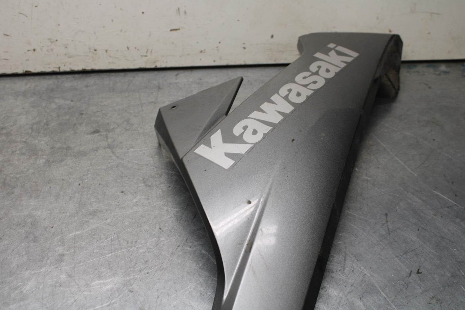15-16 KAWASAKI EX300 RIGHT LOWER BOTTOM BELLY FAIRING COWL BB635