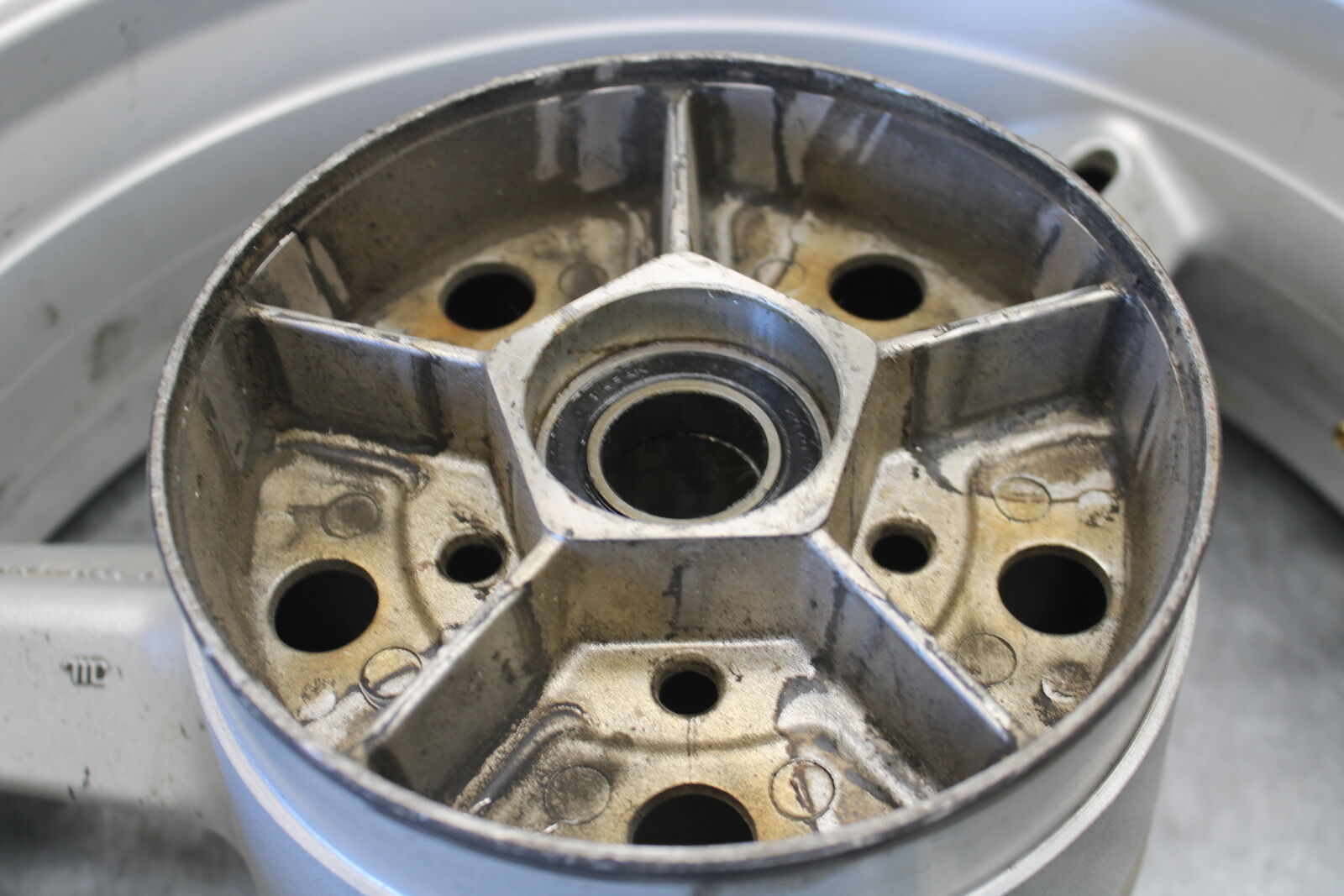 03-05 SUZUKI SV1000 REAR WHEEL BACK RIM BB405
