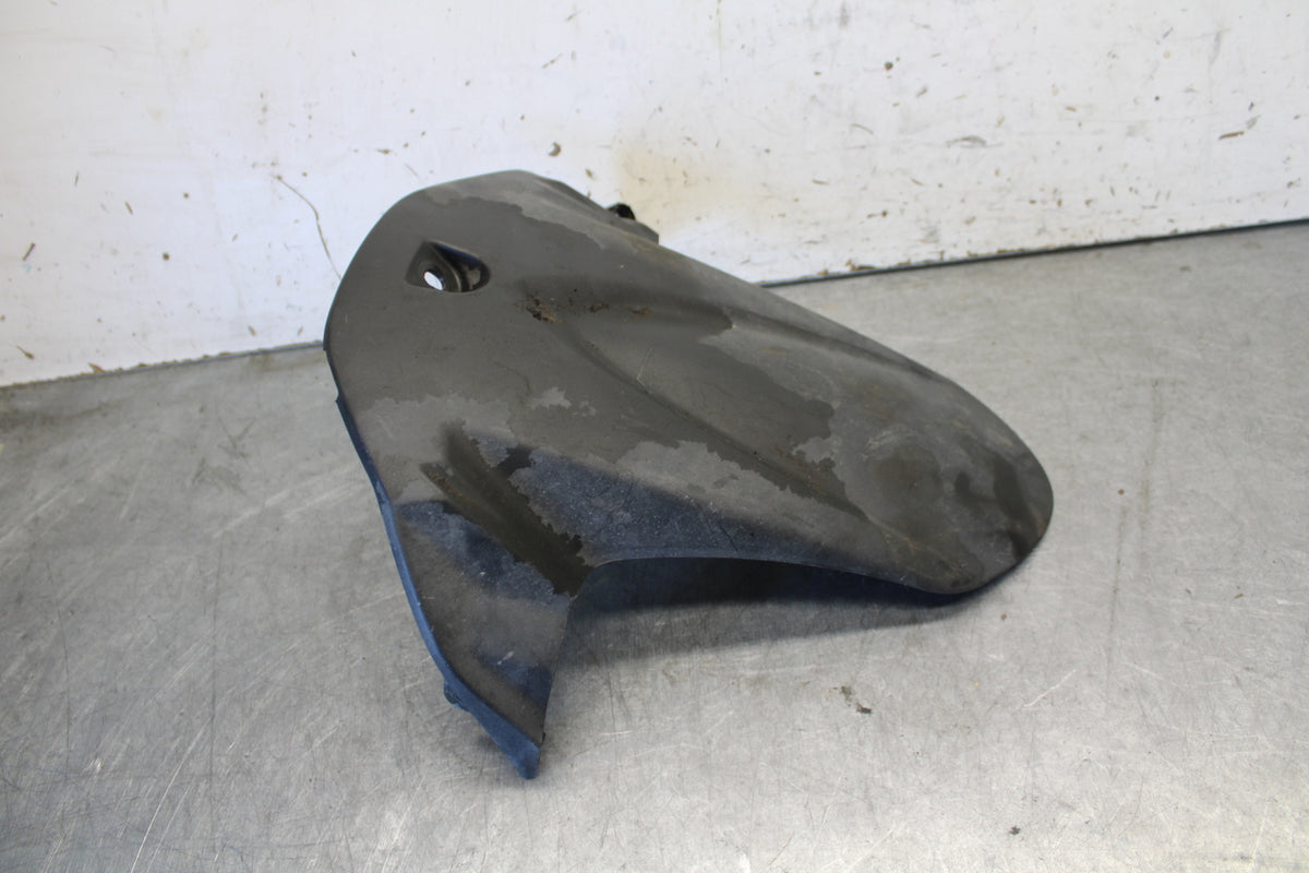 11-24 SUZUKI GSXR750 REAR BACK WHEEL TIRE HUGGER FENDER BB687