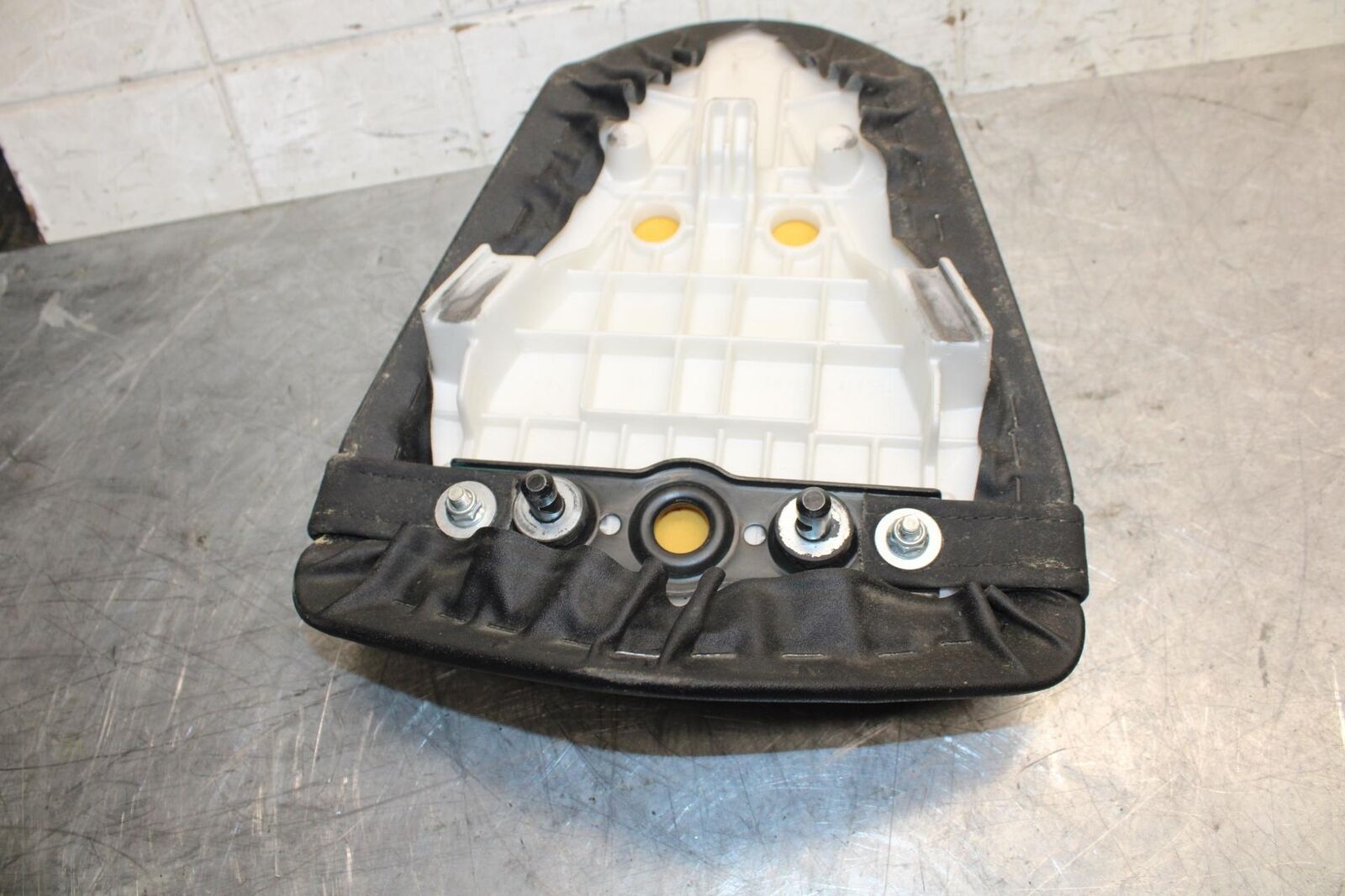 2008 Kawasaki Ninja ZX10R  REAR BACK PASSENGER TANDEM SEAT PAD SADDLE BB524