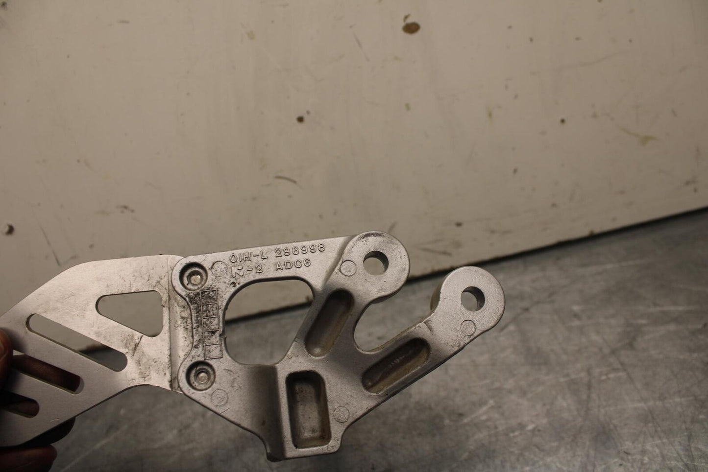 08-10 SUZUKI GSXR 600  LEFT REARSET REAR SET DRIVER FOOT PEG REST STOP BB92