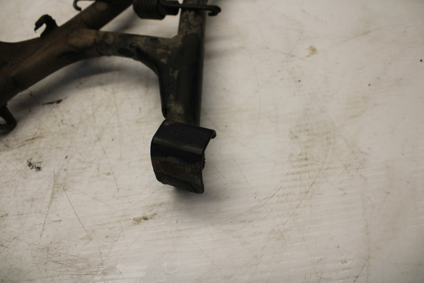 04-09 SUZUKI GS500F CENTER MAIN STAND 42100-01D90-ENM BB261