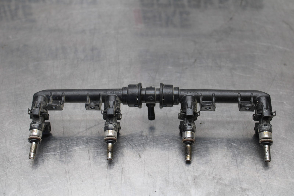 12-14 BMW S1000RR SECONDARY FUEL INJECTORS TOP AIRBOX GAS RAIL BB204
