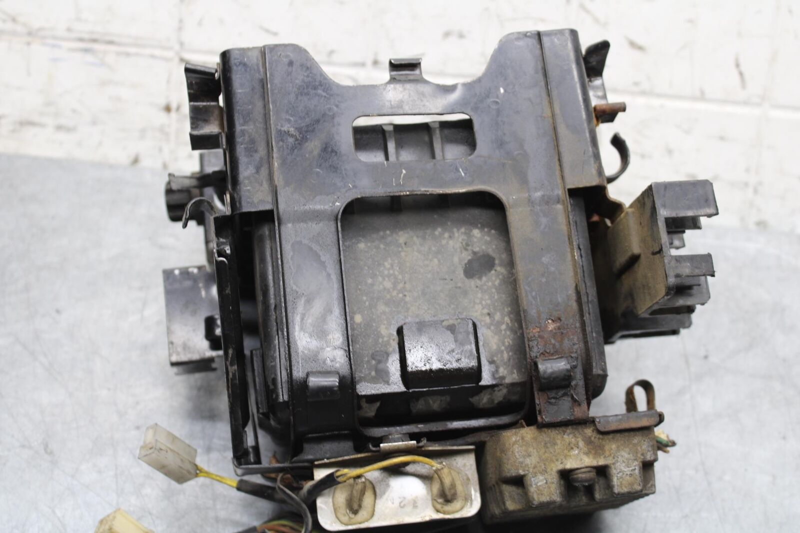 1977 Yamaha XS750 BATTERY TRAY BOX HOLDER BB554