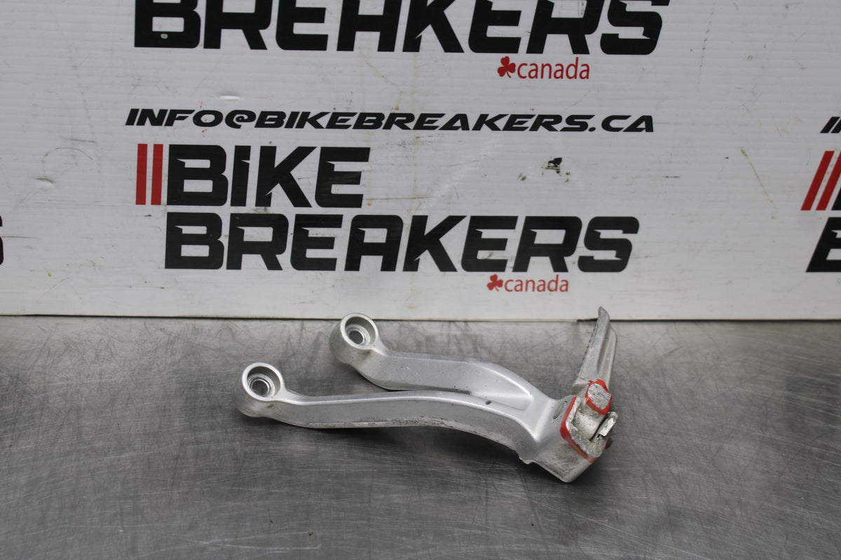 01-03 SUZUKI GSXR600 LEFT REAR BACK PASSENGER PEG BB841