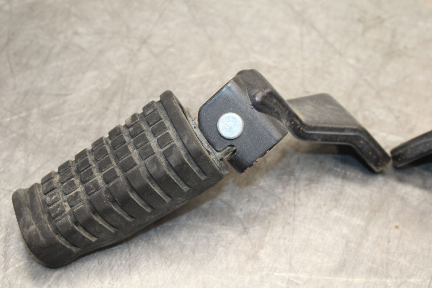 08-18 KAWASAKI KLR650 FRONT FOOT RESTS PEGS STEPS SET PAIR BB707