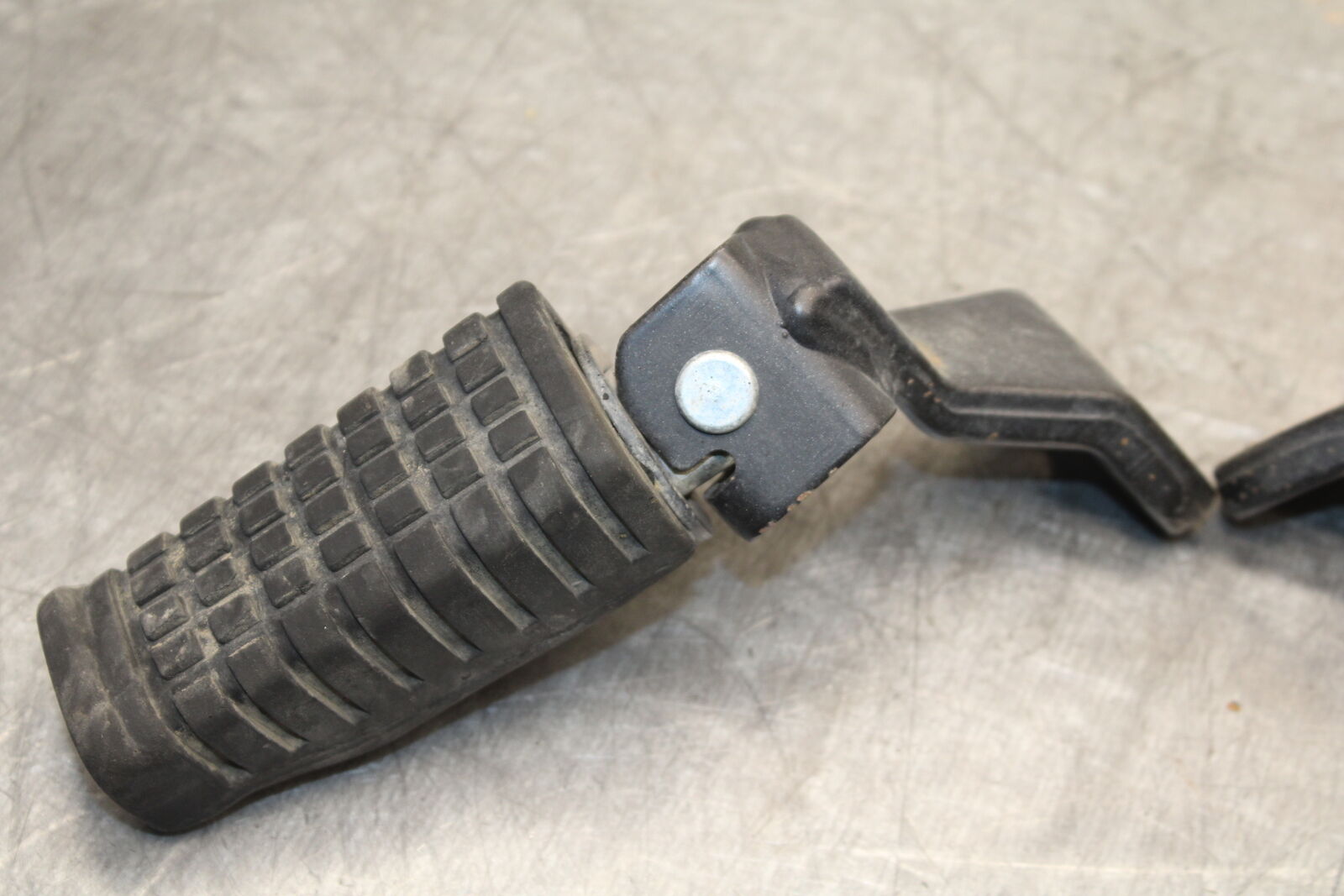 08-18 KAWASAKI KLR650 FRONT FOOT RESTS PEGS STEPS SET PAIR BB707