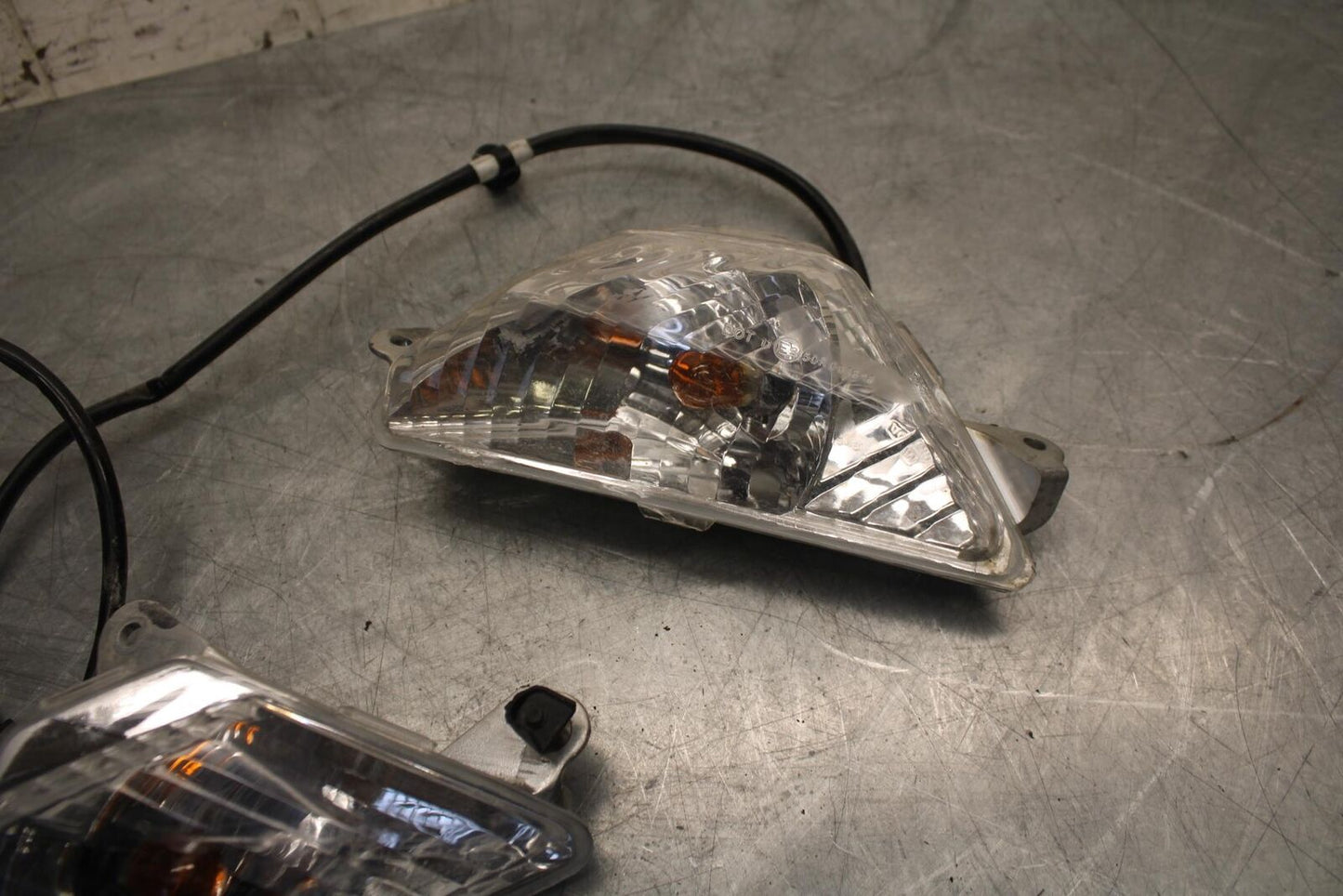 2014 Kawasaki Ninja 300 EX300B ABS FRONT LEFT RIGHT TURN SIGNALS LIGHT BB518