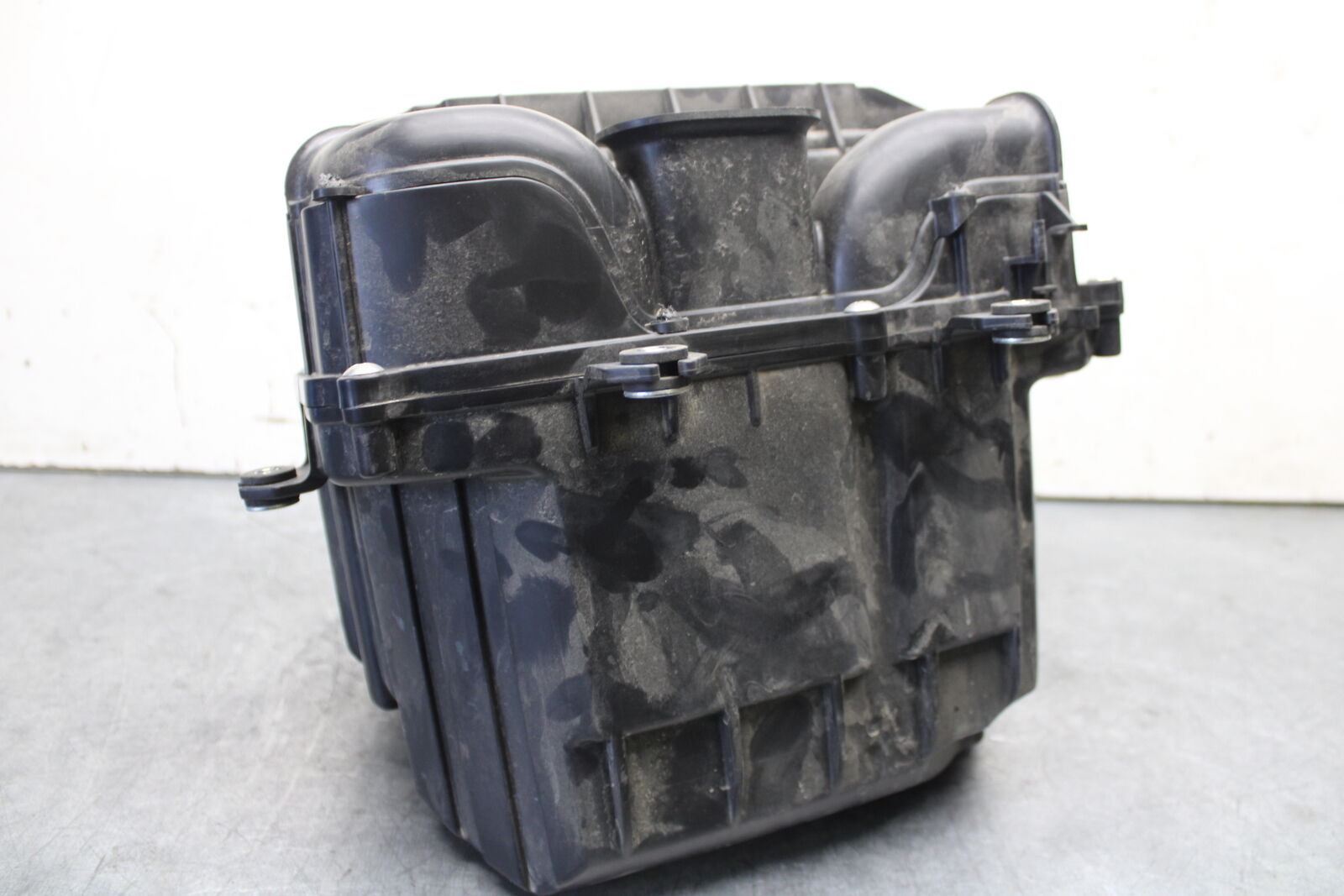22-24 YAMAHA XSR900 AIRBOX AIR INTAKE FILTER BOX BB683