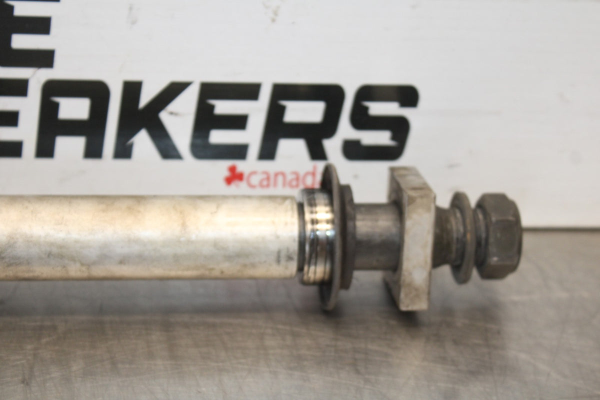 03 YAMAHA YZF R1 REAR AXLE BACK WHEEL RIM PIVOT BOLT AXEL BB895