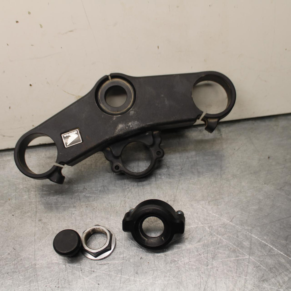 03-04 HONDA CBR600RR FORKS UPPER TRIPLE TREE CLAMP 53300-MEE-000 BB614