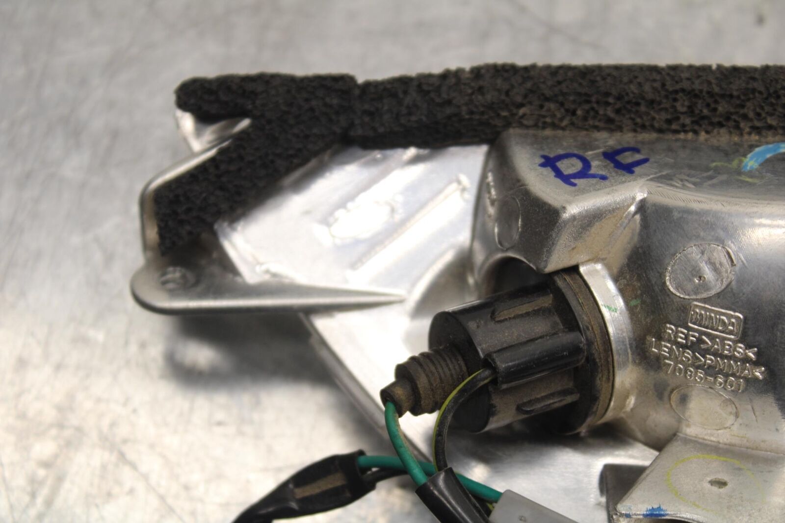 17-20 KAWASAKI NINJA EX650 ABS RIGHT FRONT TURN SIGNAL LIGHT INDICATOR BB88