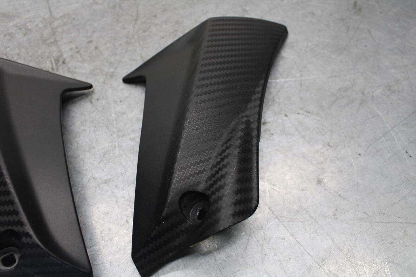 2017 Suzuki GSXR600  MID UPPER SIDE FAIRING COWL PLASTIC PAIR BB527