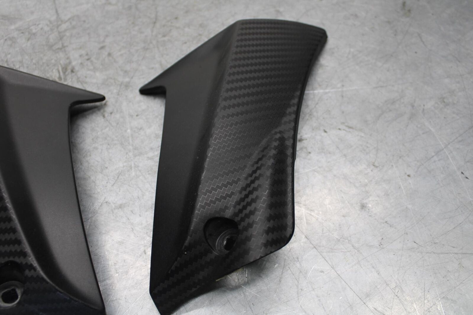 2017 Suzuki GSXR600  MID UPPER SIDE FAIRING COWL PLASTIC PAIR BB527