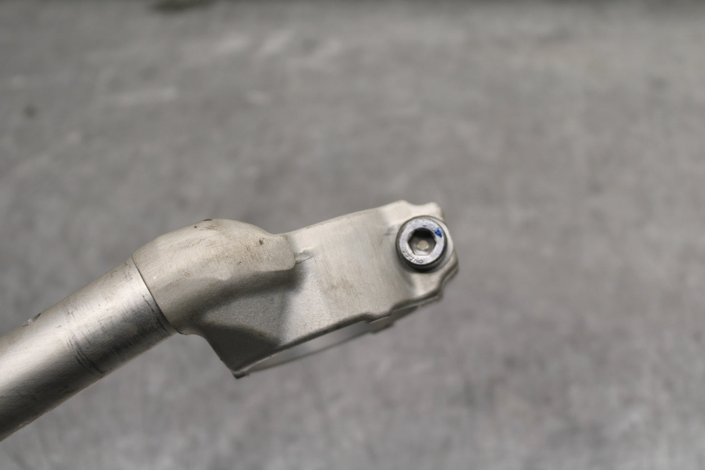 09-14 YAMAHA YZF R1 RIGHT CLIP ON HANDLEBAR BB119