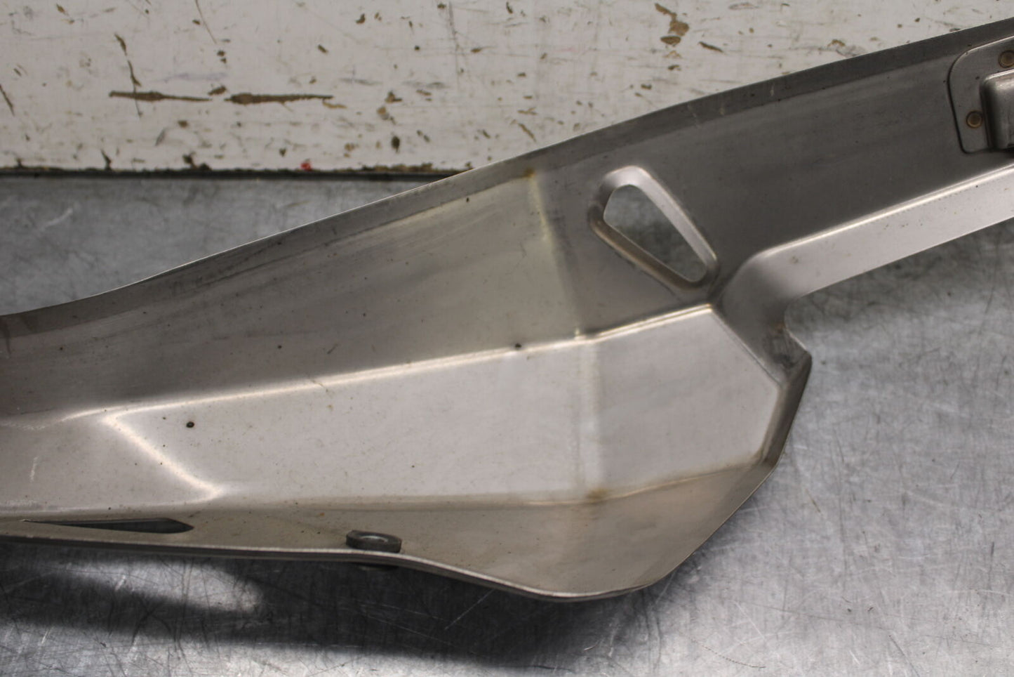 19-22 KAWASAKI Z400 REAR BACK MUFFLER EXHAUST PIPE COVER HEAT SHIELD GUARD BB738