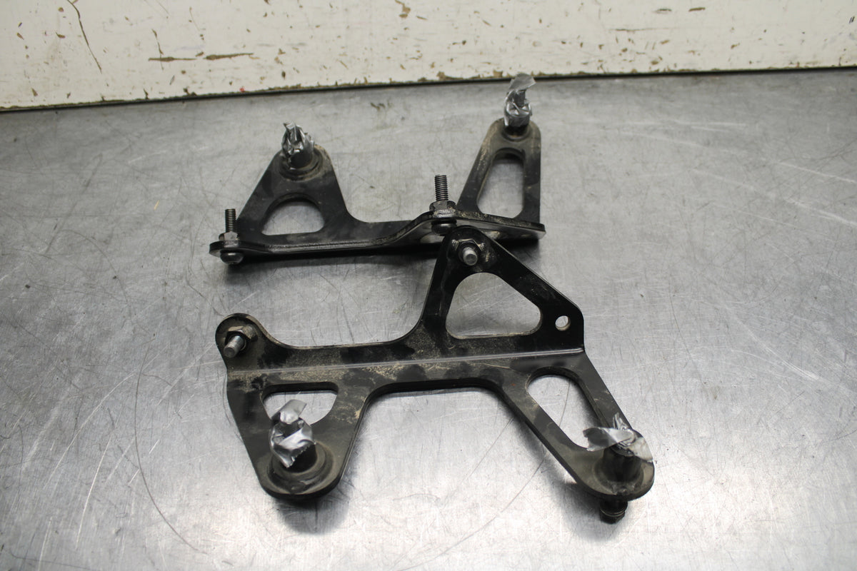 14 HONDA CTX1300A SADDLEBAG CASE MOUNTING BRACKET MOUNT BB732