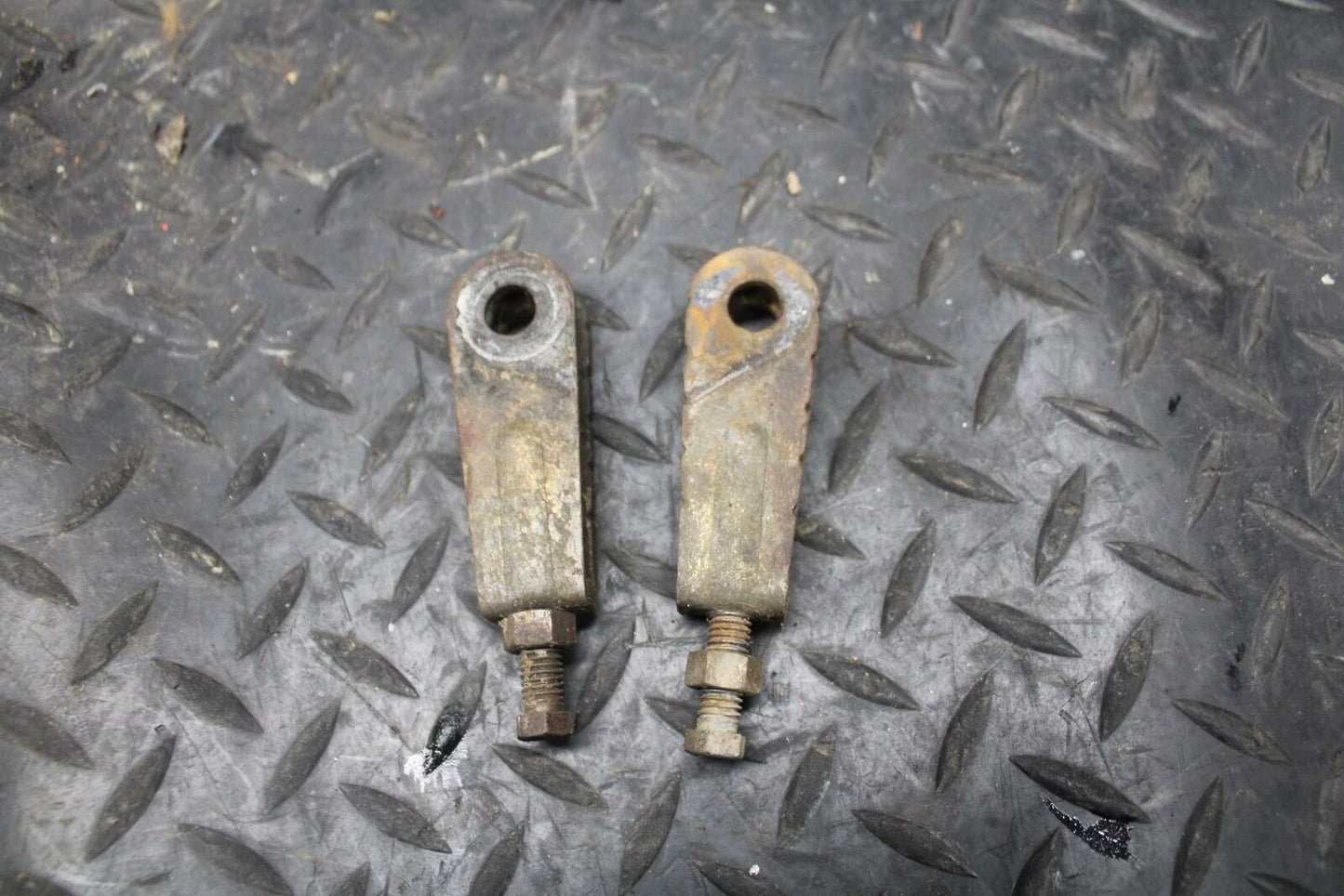 2004 Yamaha Banshee 350 YFZ350 MAIN DRIVE CHAIN ADJUSTER BB232