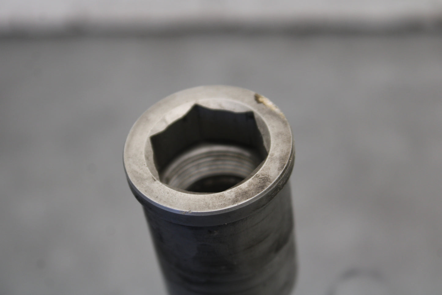 09-12 KAWASAKI NINJA ZX6R FRONT WHEEL RIM AXLE PIVOT BOLT 41068-0034 BB698