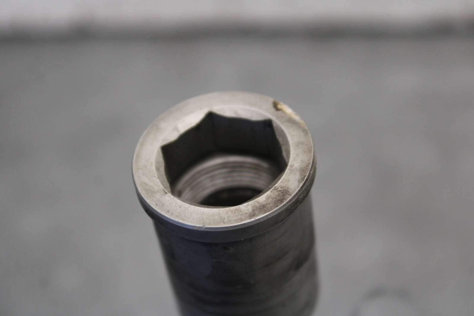 09-12 KAWASAKI NINJA ZX6R FRONT WHEEL RIM AXLE PIVOT BOLT 41068-0034 BB698