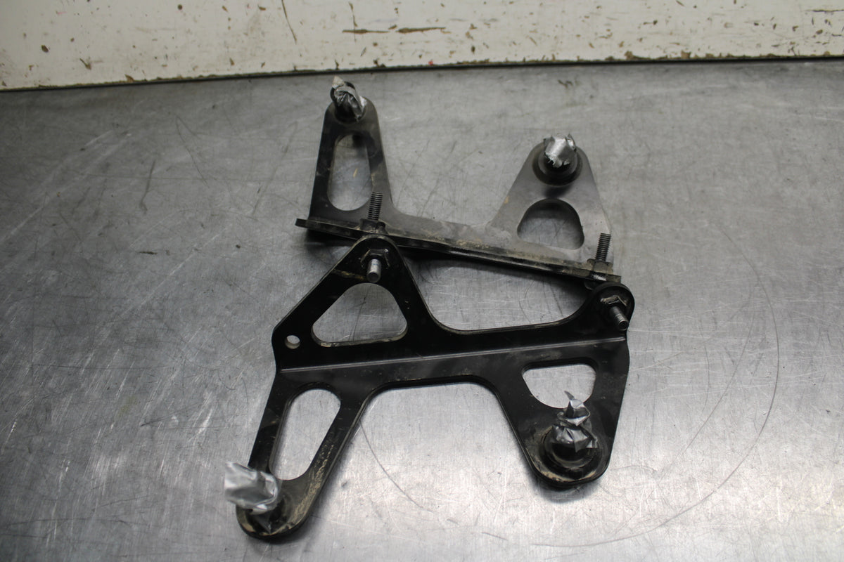 14 HONDA CTX1300A SADDLEBAG CASE MOUNTING BRACKET MOUNT BB732