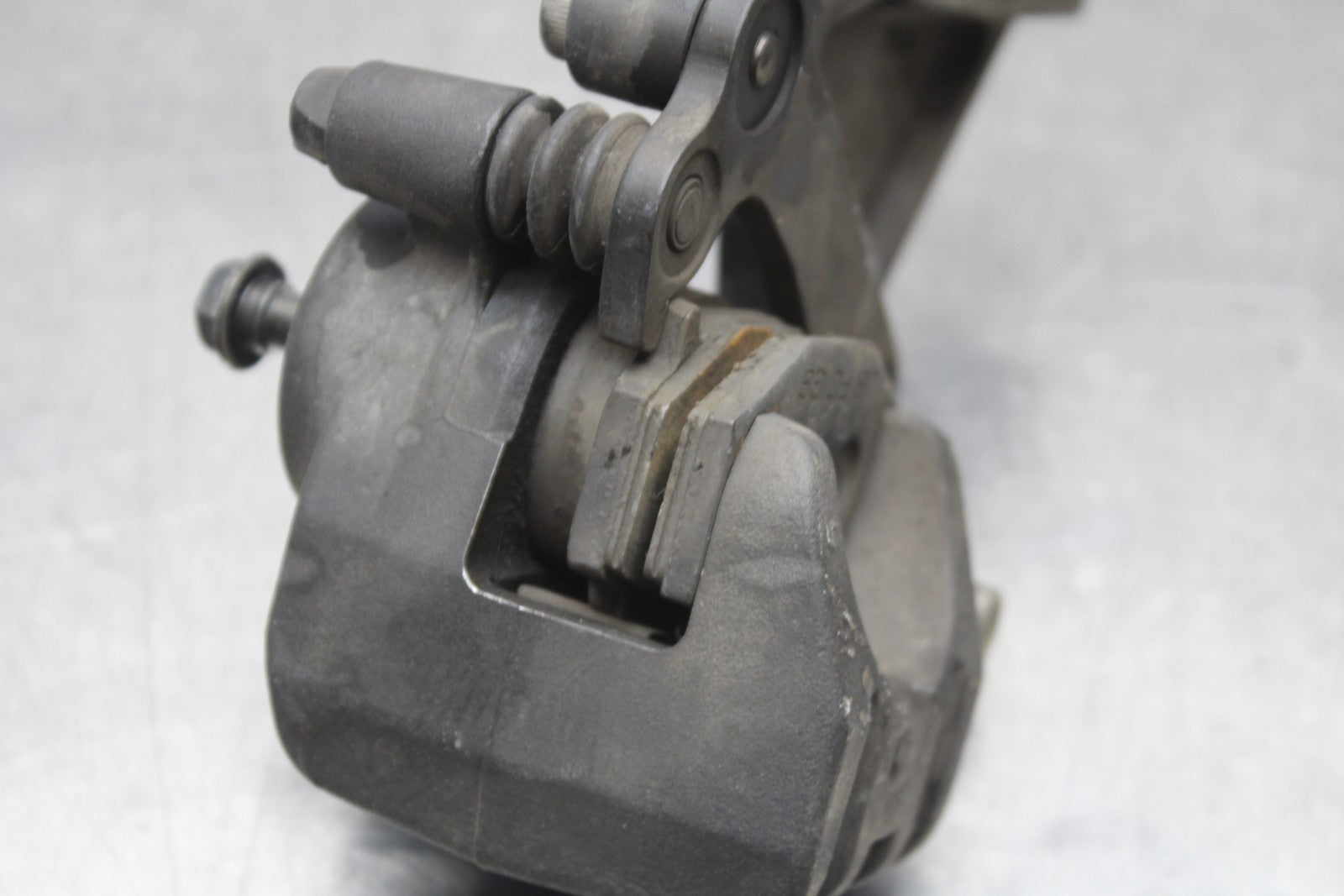 08 KAWASAKI NINJA ZX10R REAR BACK BRAKE CALIPER W MOUNT BRACKET BB201