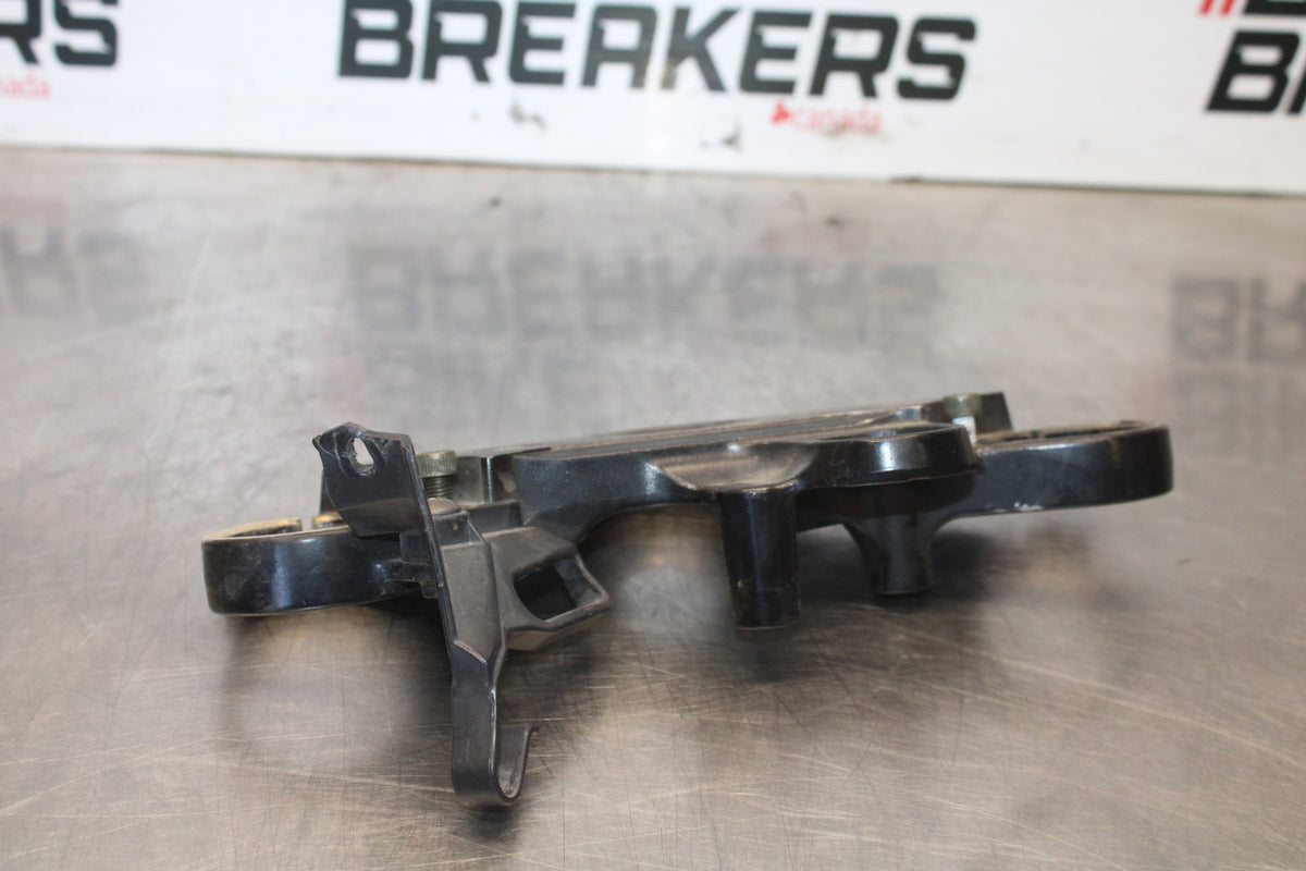 03-04 YAMAHA YZF R6 FORKS UPPER TRIPLE TREE CLAMP BB890