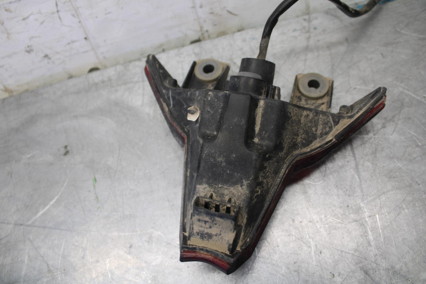 18 KAWASAKI Z 400 REAR TAIL TAILLIGHT BACK BRAKE LIGHT BB469