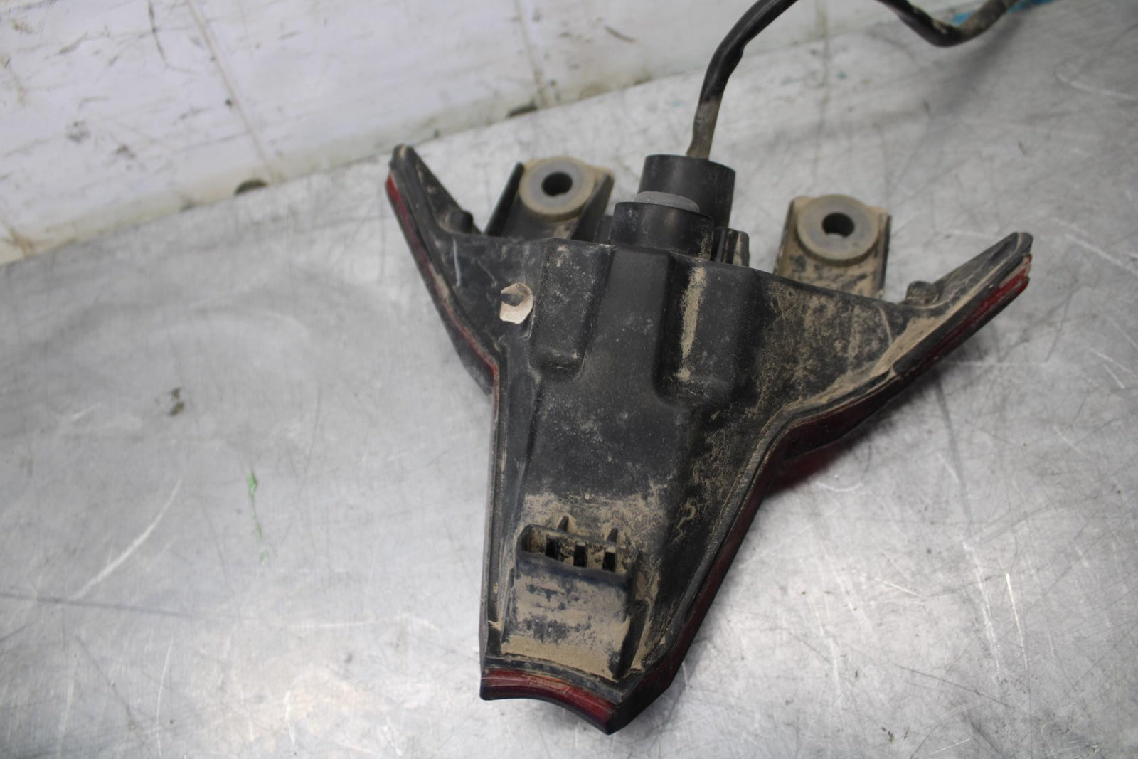 18 KAWASAKI Z 400 REAR TAIL TAILLIGHT BACK BRAKE LIGHT BB469