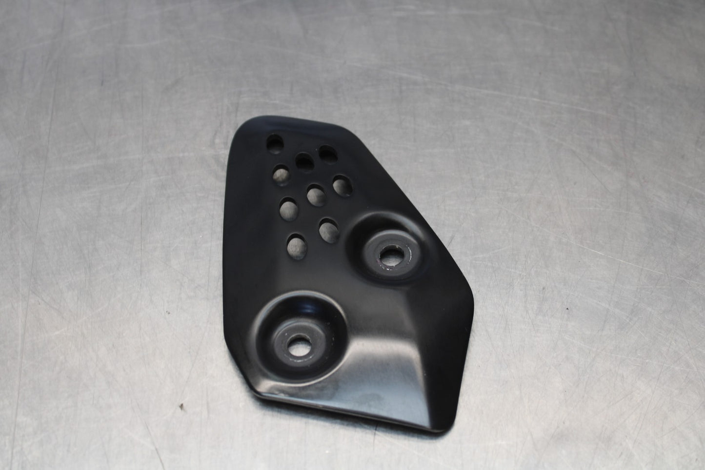 23-24 YAMAHA MT-07 LEFT REARSET REAR SET HEEL GUARD COVER  BB194