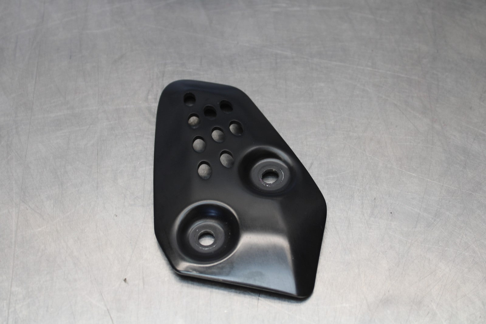 23-24 YAMAHA MT-07 LEFT REARSET REAR SET HEEL GUARD COVER  BB194