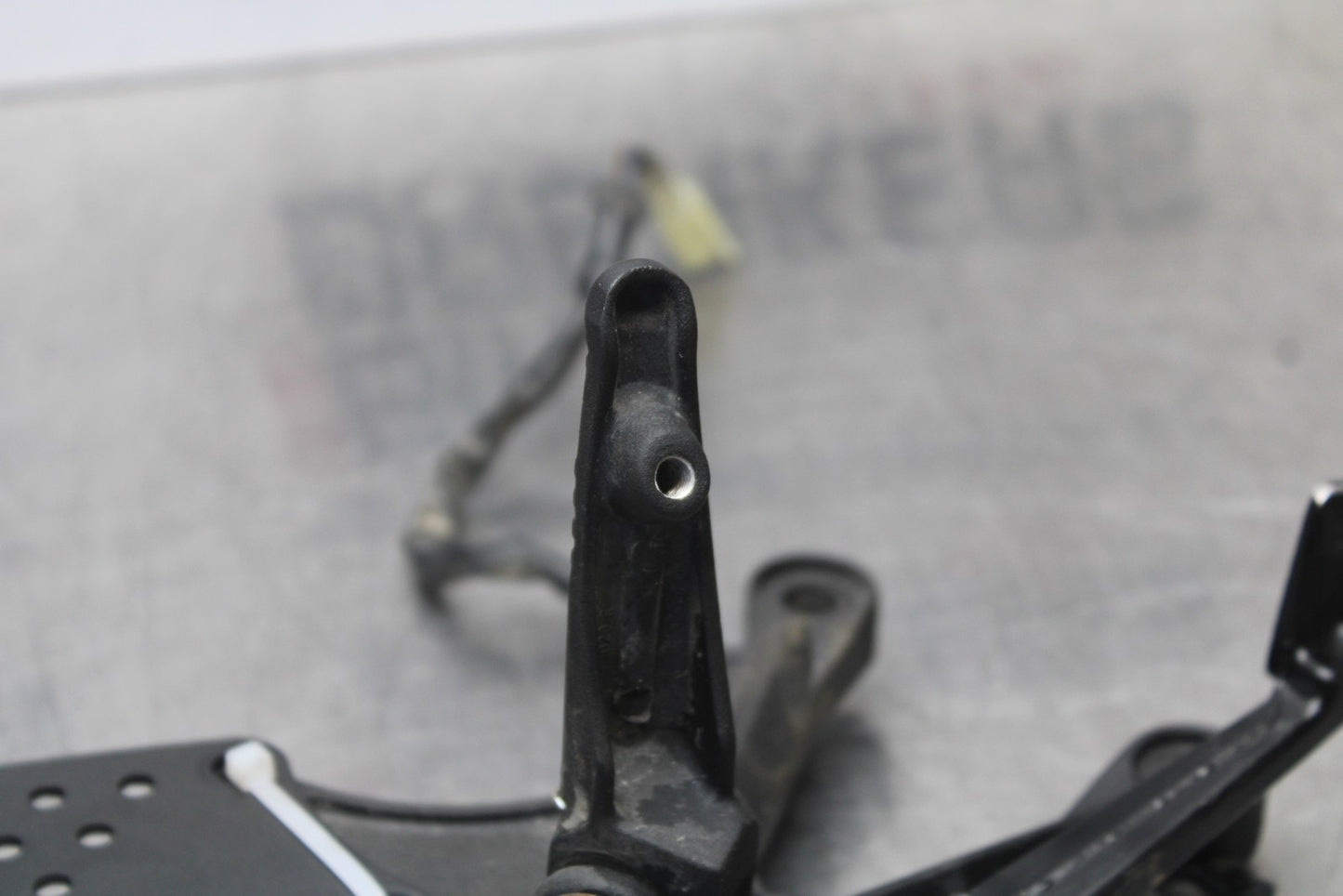 07-08 KAWASAKI NINJA ZX6R RIGHT REARSET REAR SET DRIVER FOOT PEG REST STOP BB203