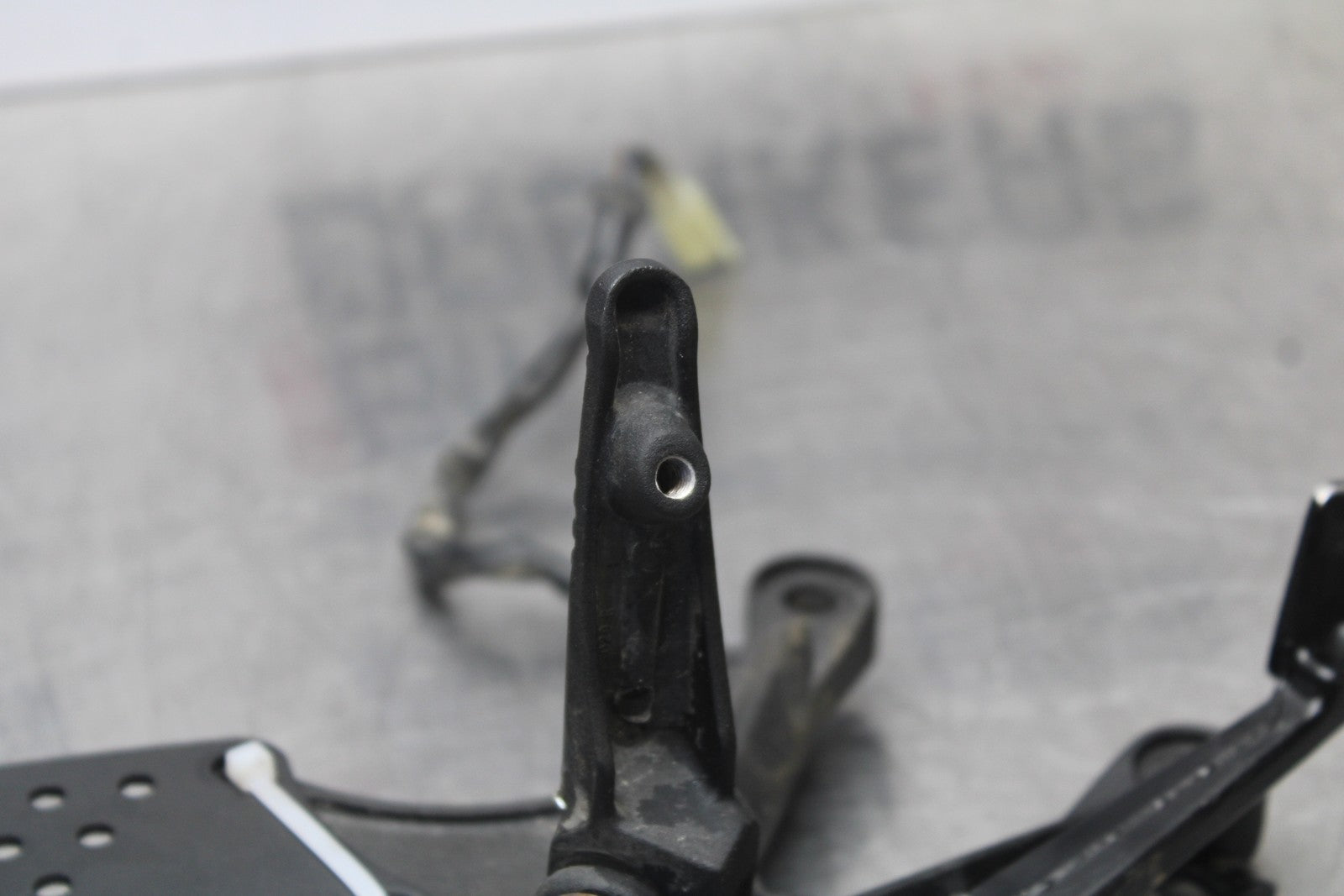 07-08 KAWASAKI NINJA ZX6R RIGHT REARSET REAR SET DRIVER FOOT PEG REST STOP BB203