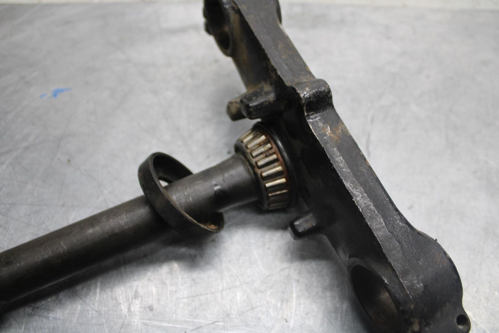 1981 Suzuki GS850G FRONT FORKS CLAMP LOWER TRIPLE TREE STEM BB37