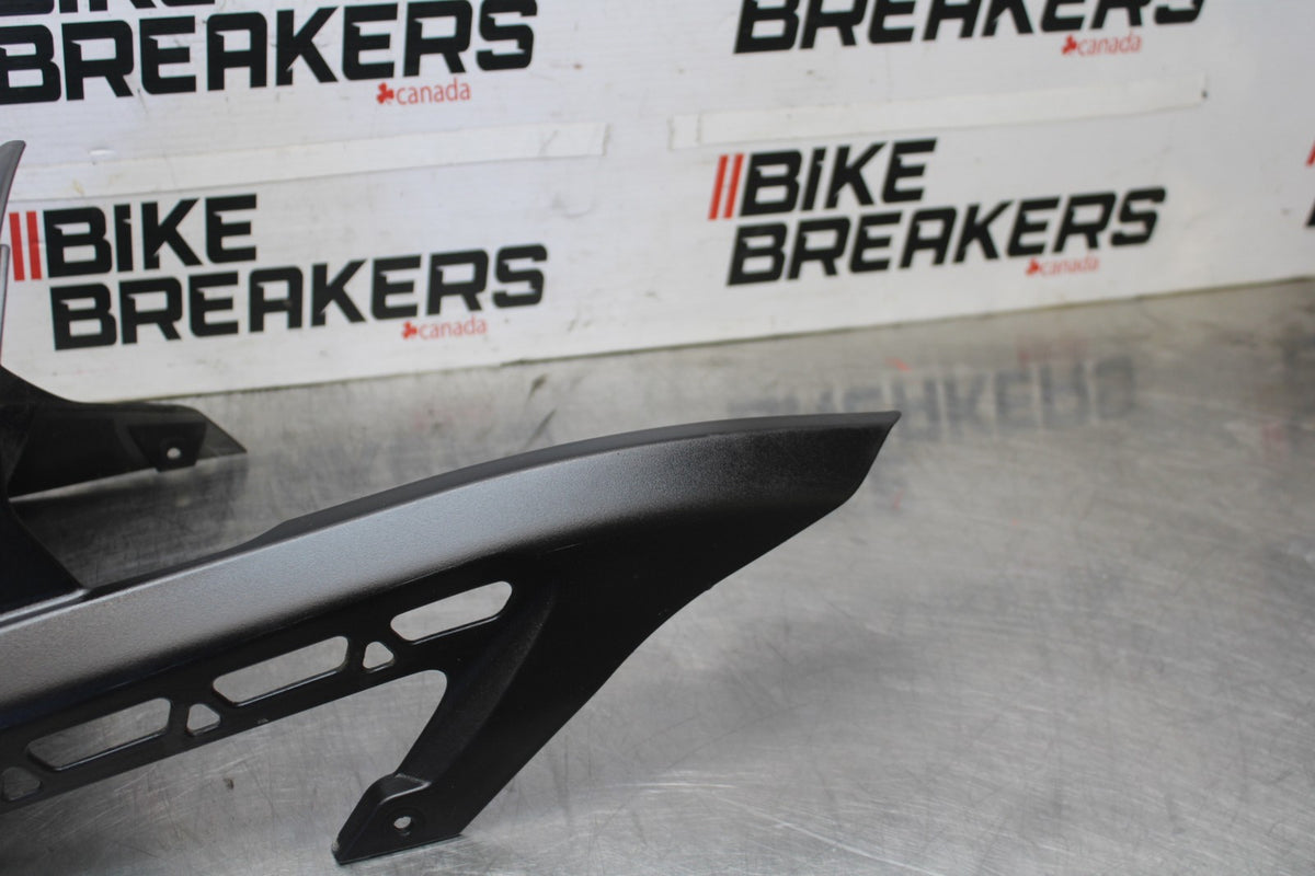 25 KAWASAKI Z900 REAR BACK DRIVE CHAIN GUARD COVER SHIELD BB928