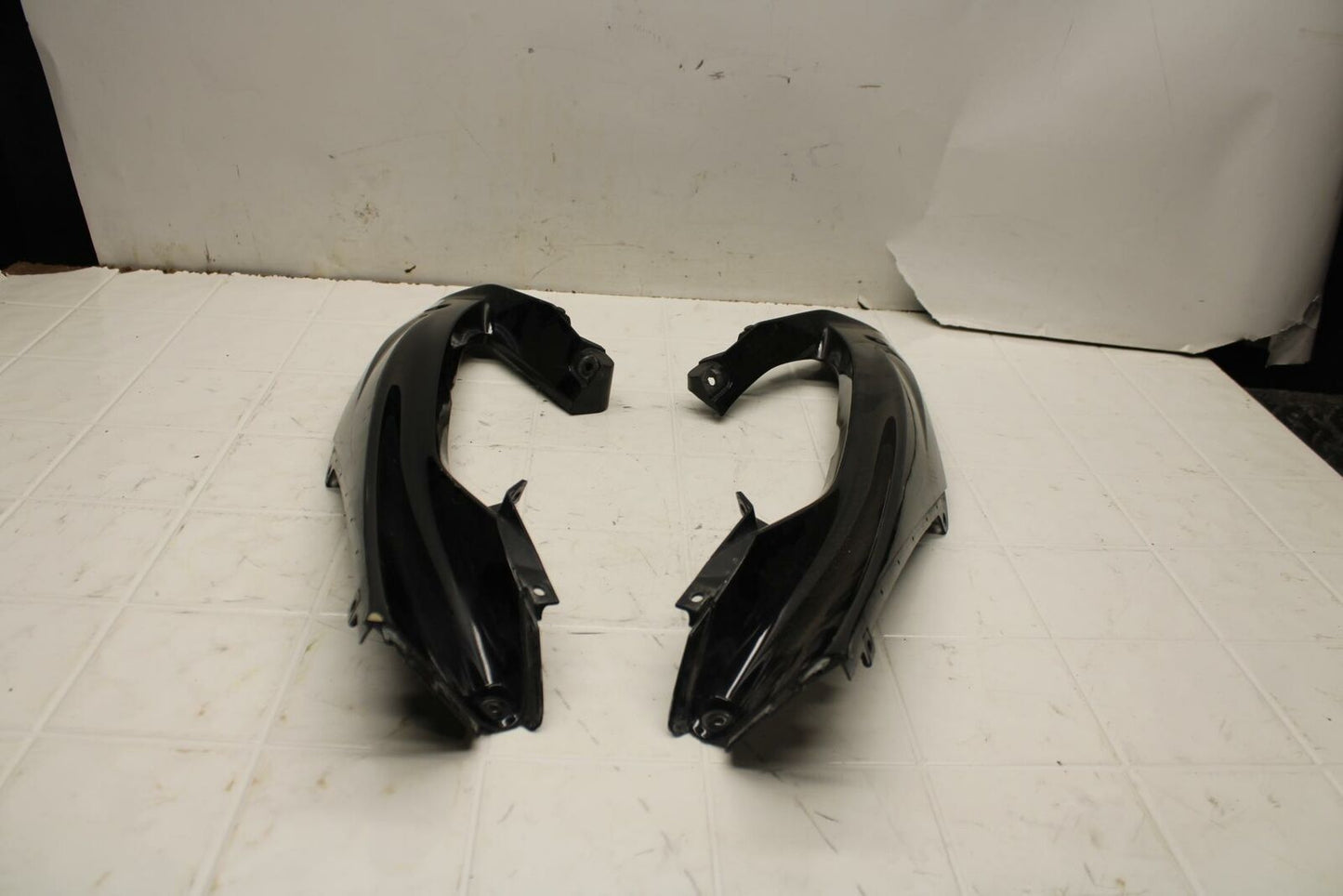 08-16 YAMAHA YZF R6 RIGHT & LEFT FRONT UPPER MID SIDE FAIRING COWL PLASTIC BB406